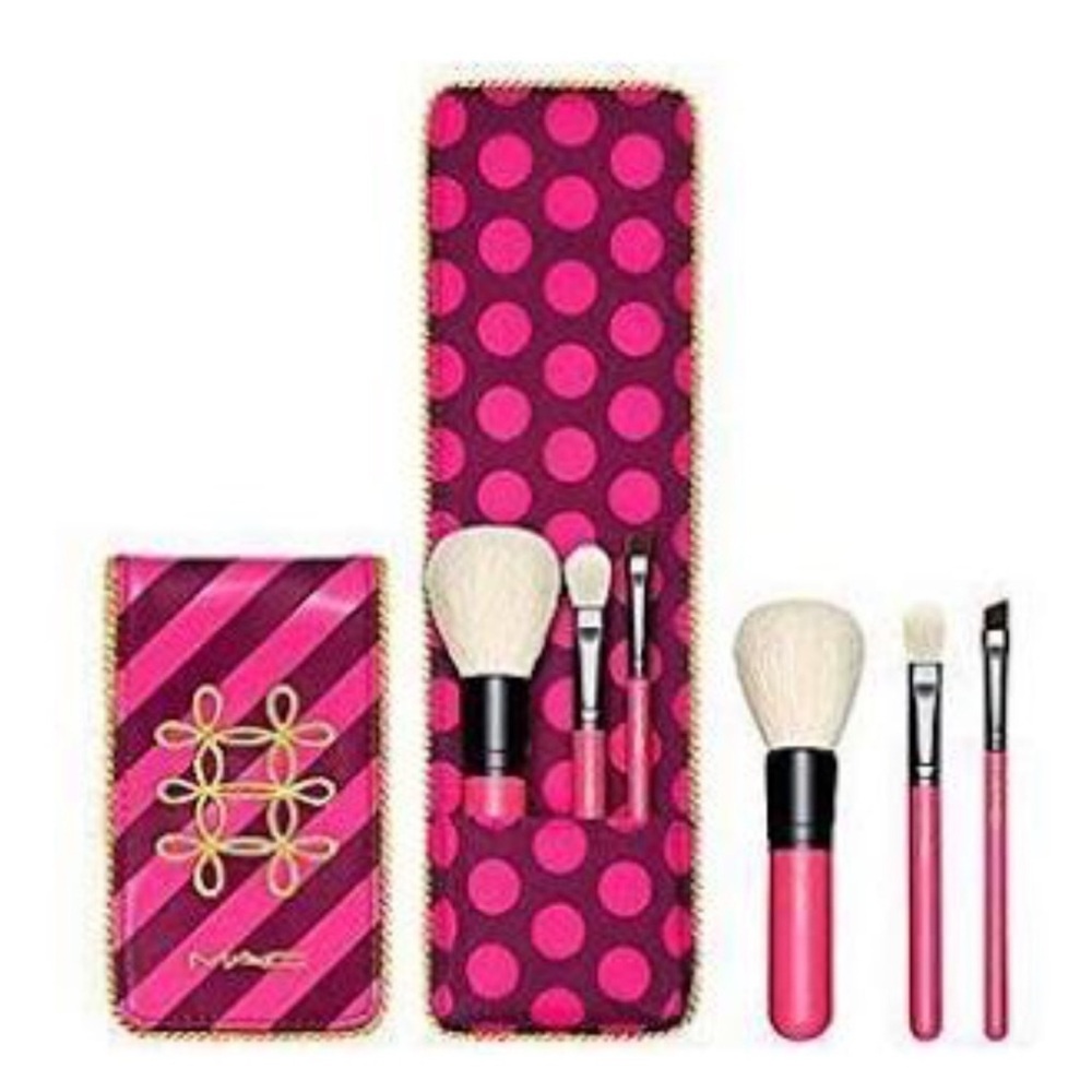 MAC Nutcracker Sweet Essential Brush Kit Holiday Collection Case Box